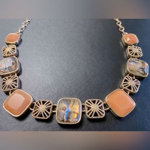 Gold vintage square patterned necklace